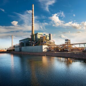 en fabrik som tillverkar papper och pappersmassa